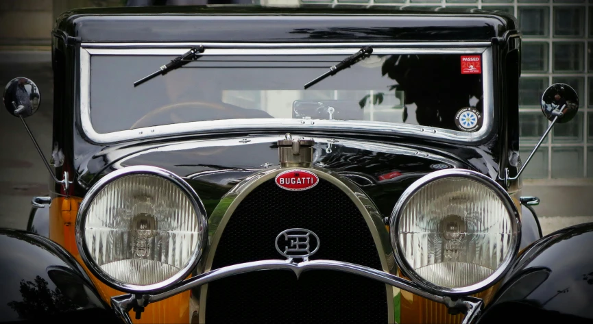 close up of front end of an antique car