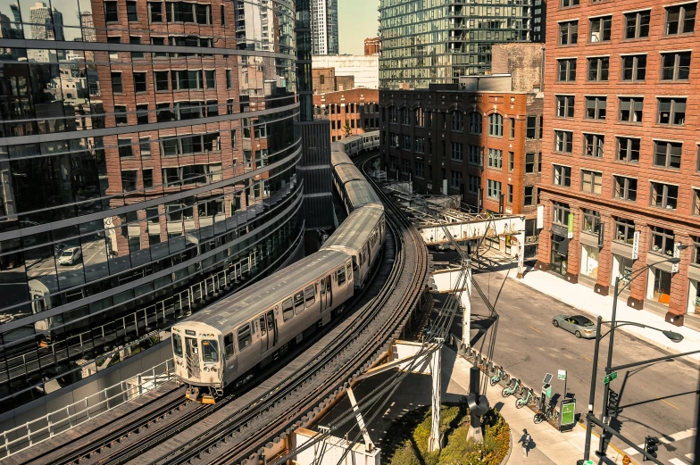 this is a very large subway track between two buildings