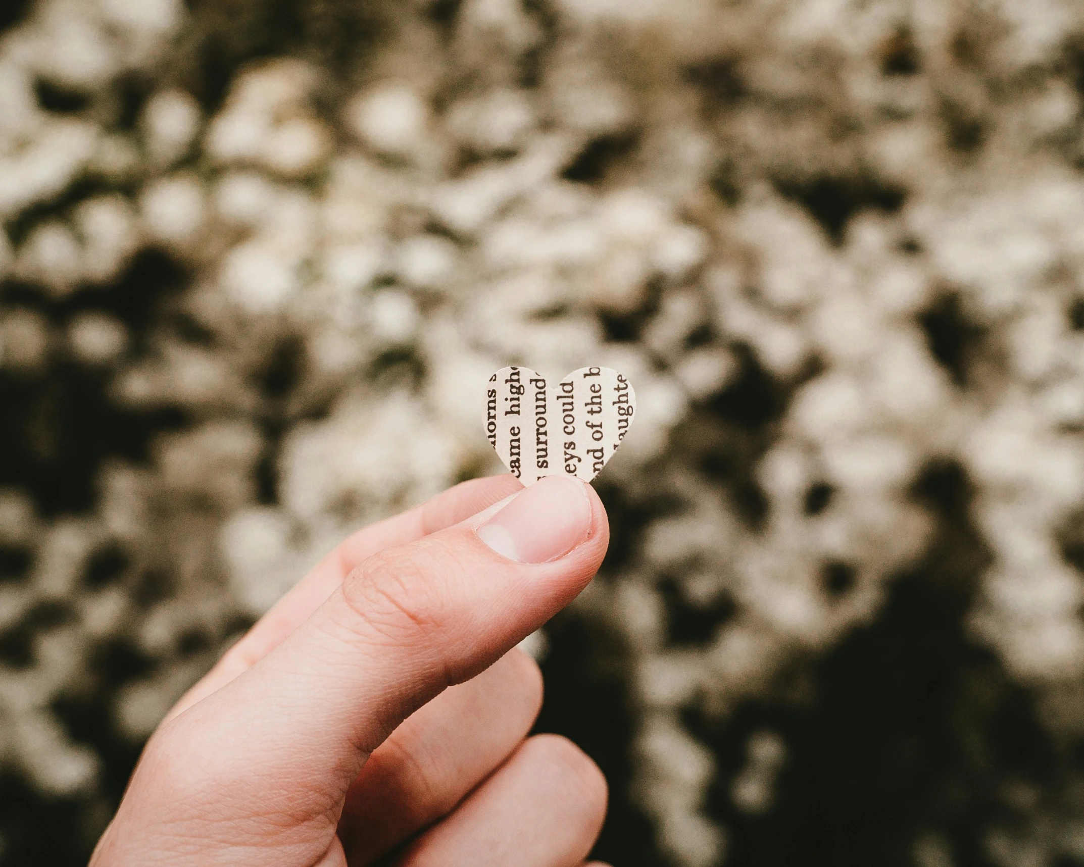 someone holds out their finger to show the word on their thumb