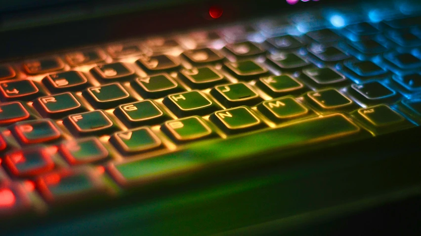 a close up po of a keyboard in the blurry light