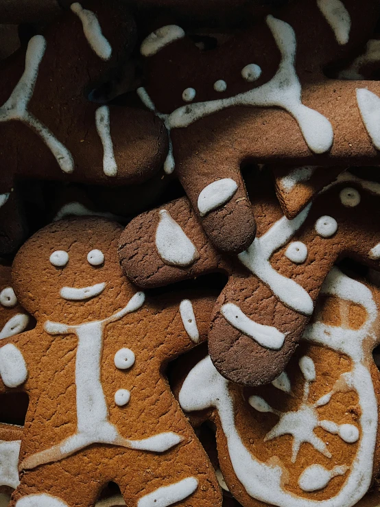 many ginger cookies are decorated with white icing