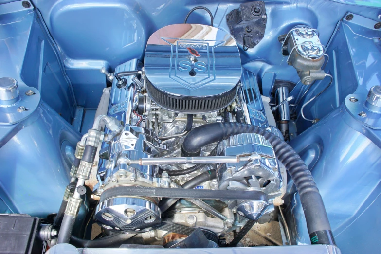 a car engine is sitting in the middle of the picture