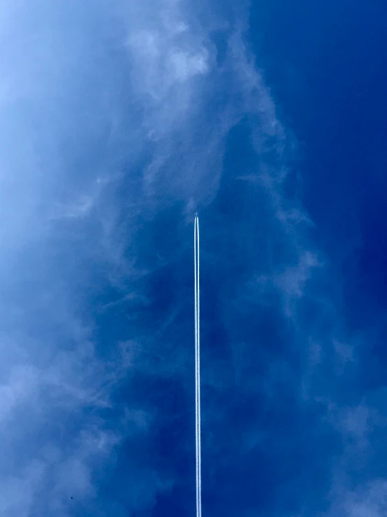 the airplane is flying in very high windsurfing