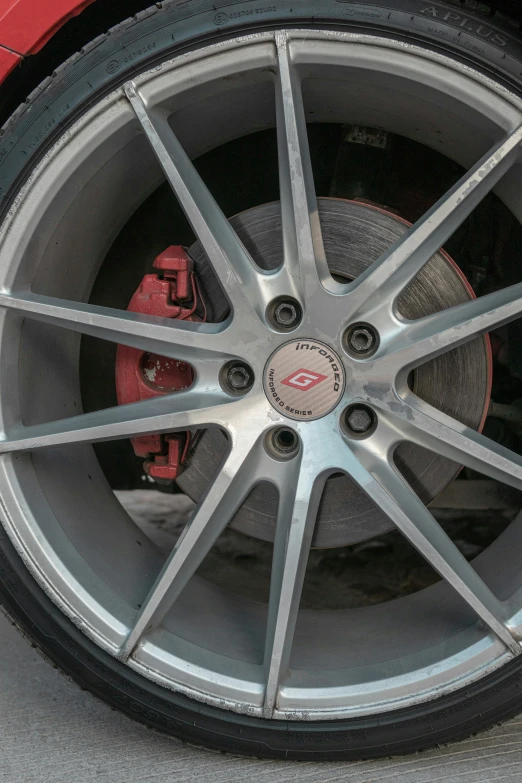 the rear wheels of a car with a blue ke and two red kes