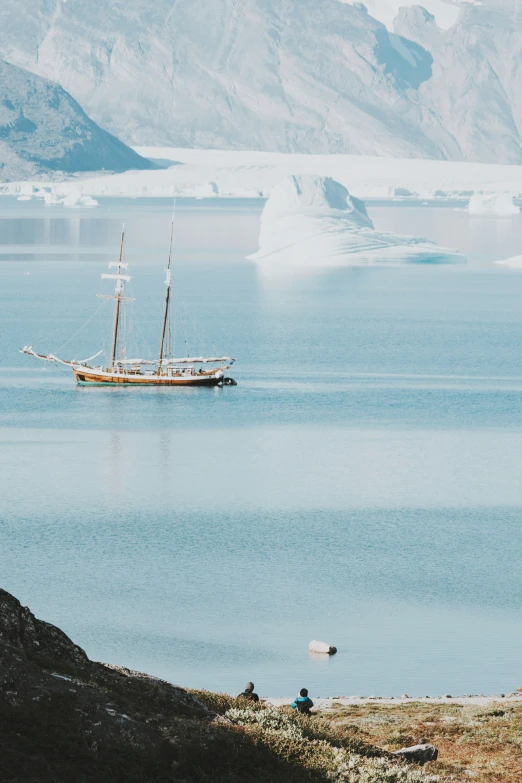 an image of a boat that is in the water