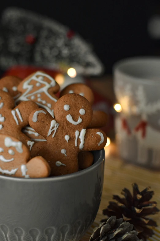 a bunch of gingerbreads in a bowl with frosting