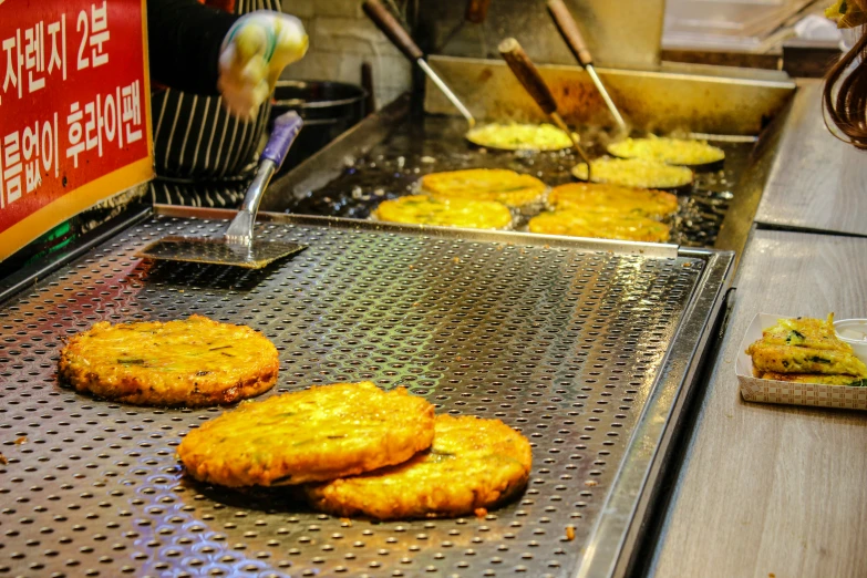 cookies are cooking on the grill in a restaurant