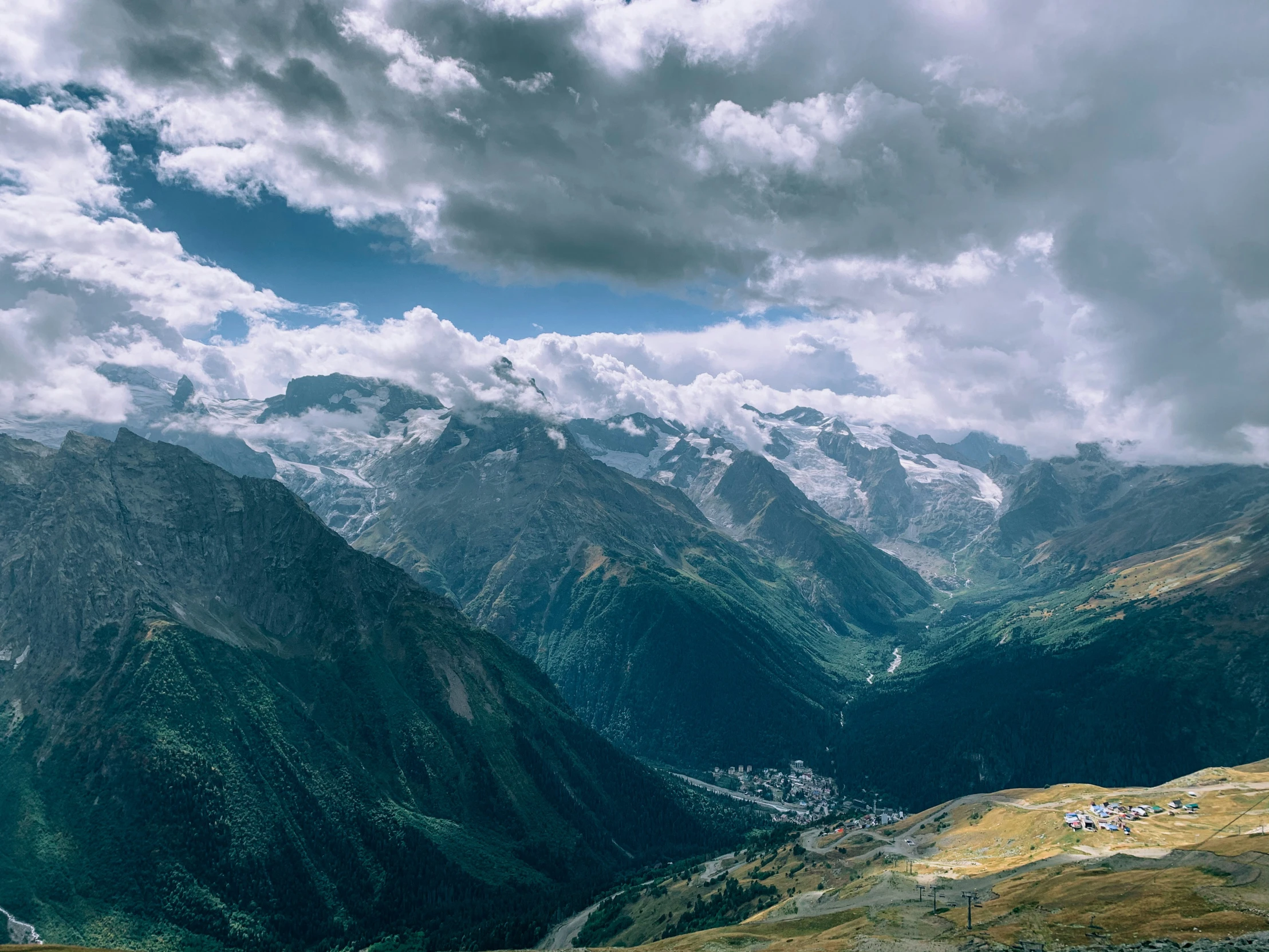 some clouds that are in the air over some mountains