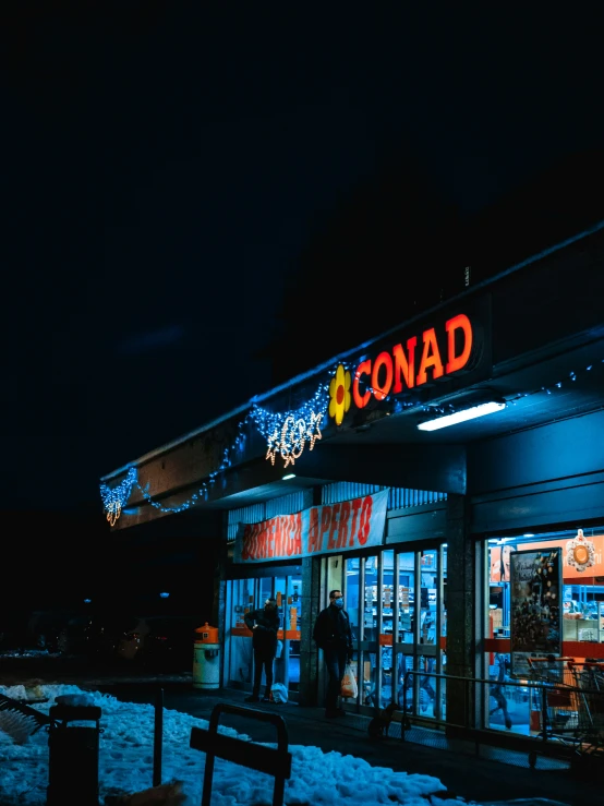 a building with a sign that says conad on it