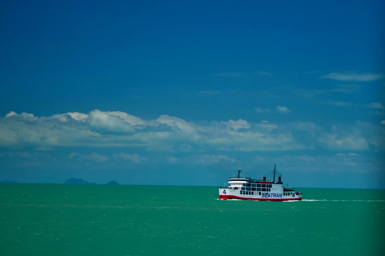 the boat is going down the large lake