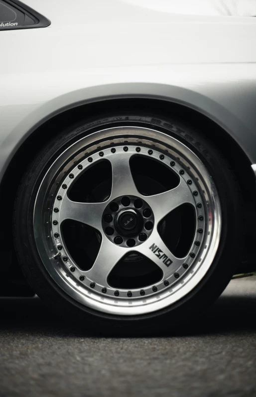 the wheel of a porsche sports car is shown