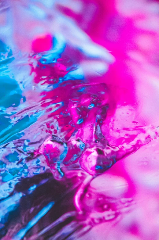 the liquid and water is changing colors