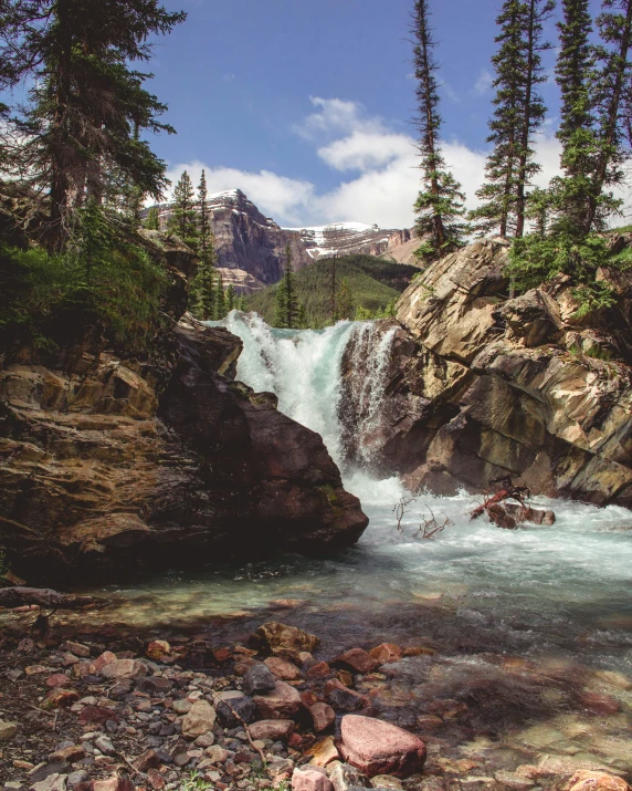 there is a river running through the rocks