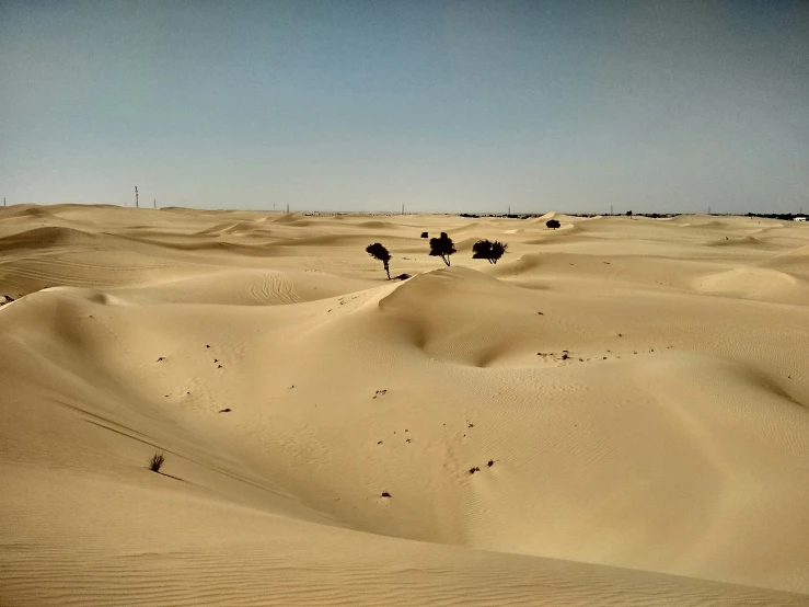 the sahara desert has several different types of sand