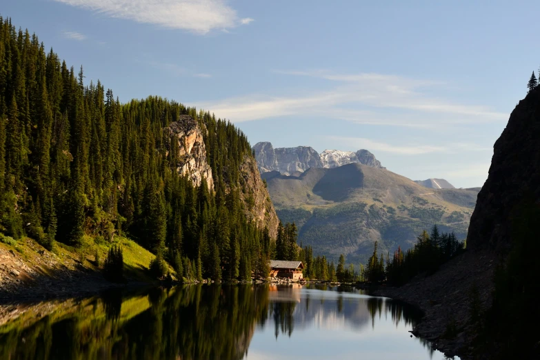 a scenic s of some very pretty mountains