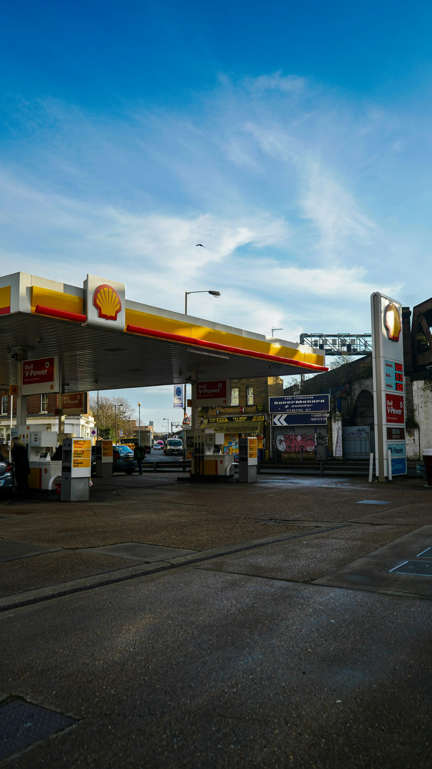 a large gas station is shown on the street