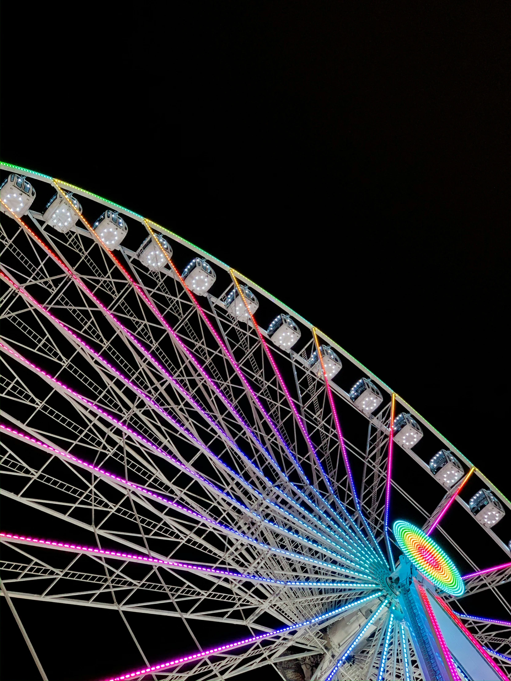 an amut ferris wheel with the lights on