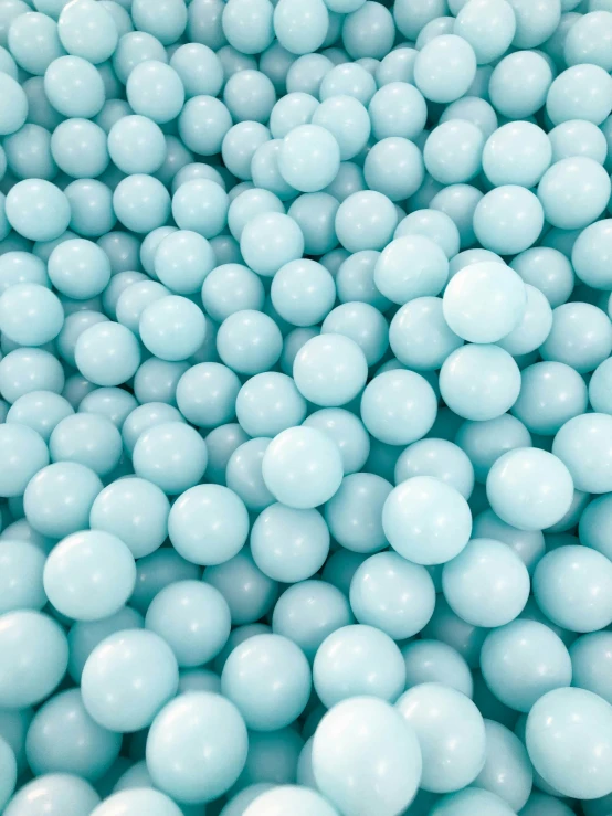 many blue and white balls with one white ball in the middle