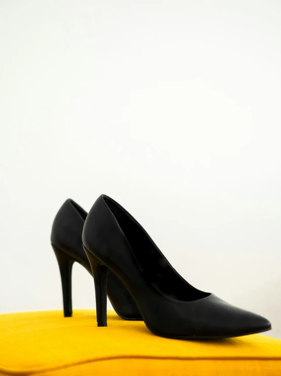 black pumps with pointed toe and heeled shoes