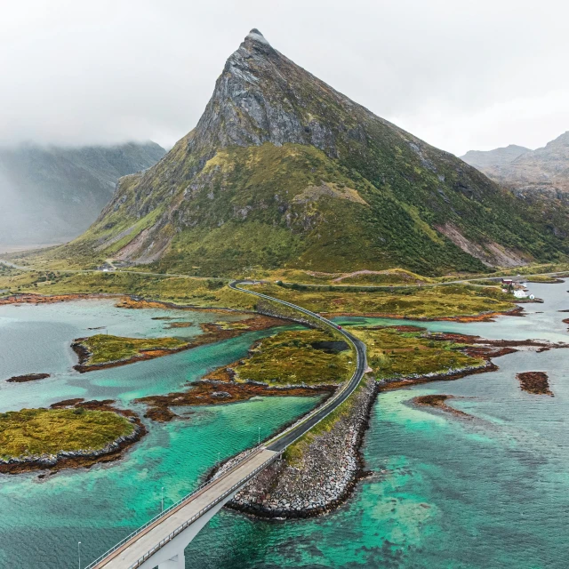 a very beautiful mountain covered in a bridge