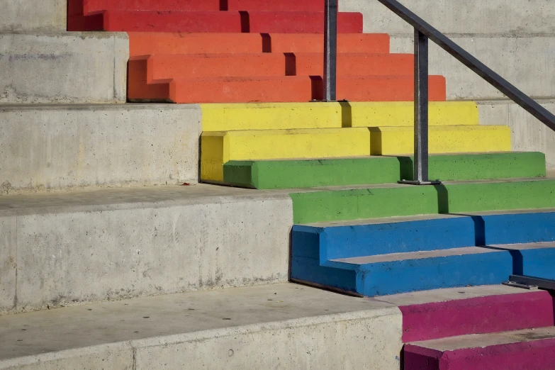 there are many colors on the steps