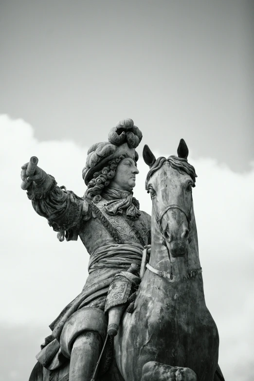 there is a statue on a horse in front of the sky
