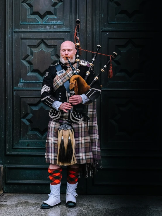 an image of a man wearing a scottish bagpipen