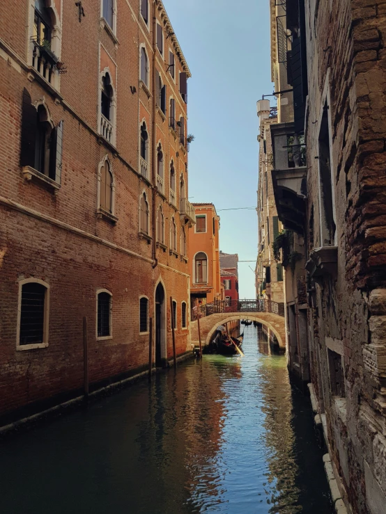 the river runs through the alleys in venice