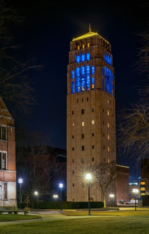 a building with many windows is lit up at night