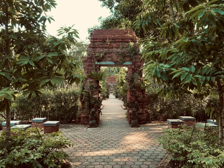 there is a walkway that leads to a very nice brick arch