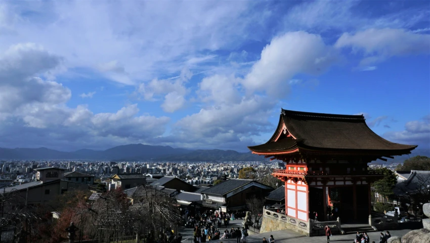 the small pagoda in the center of this city is very tall