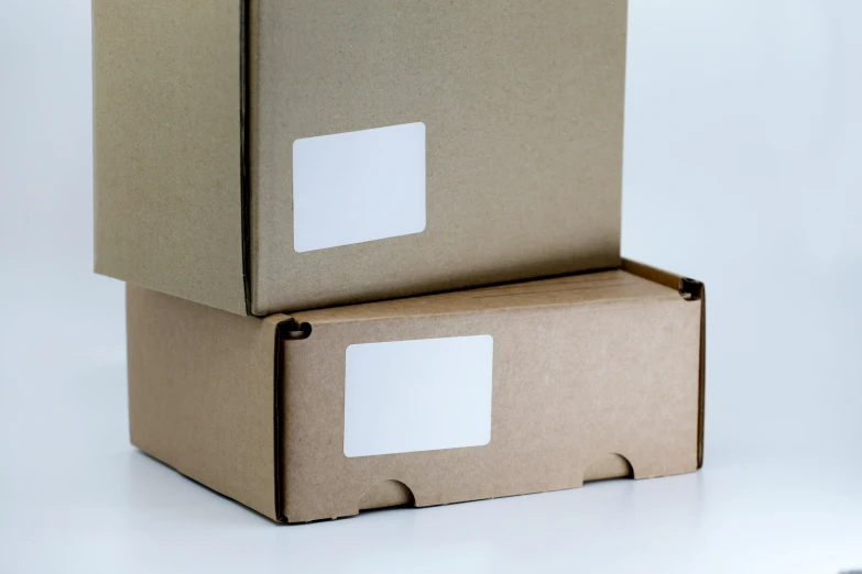 a box with the front and back sides of it closed