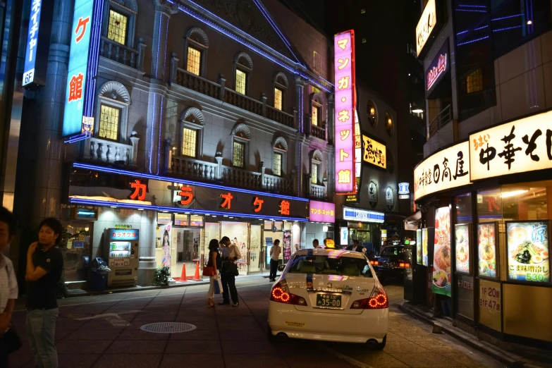 there are several lights at the shops on this street