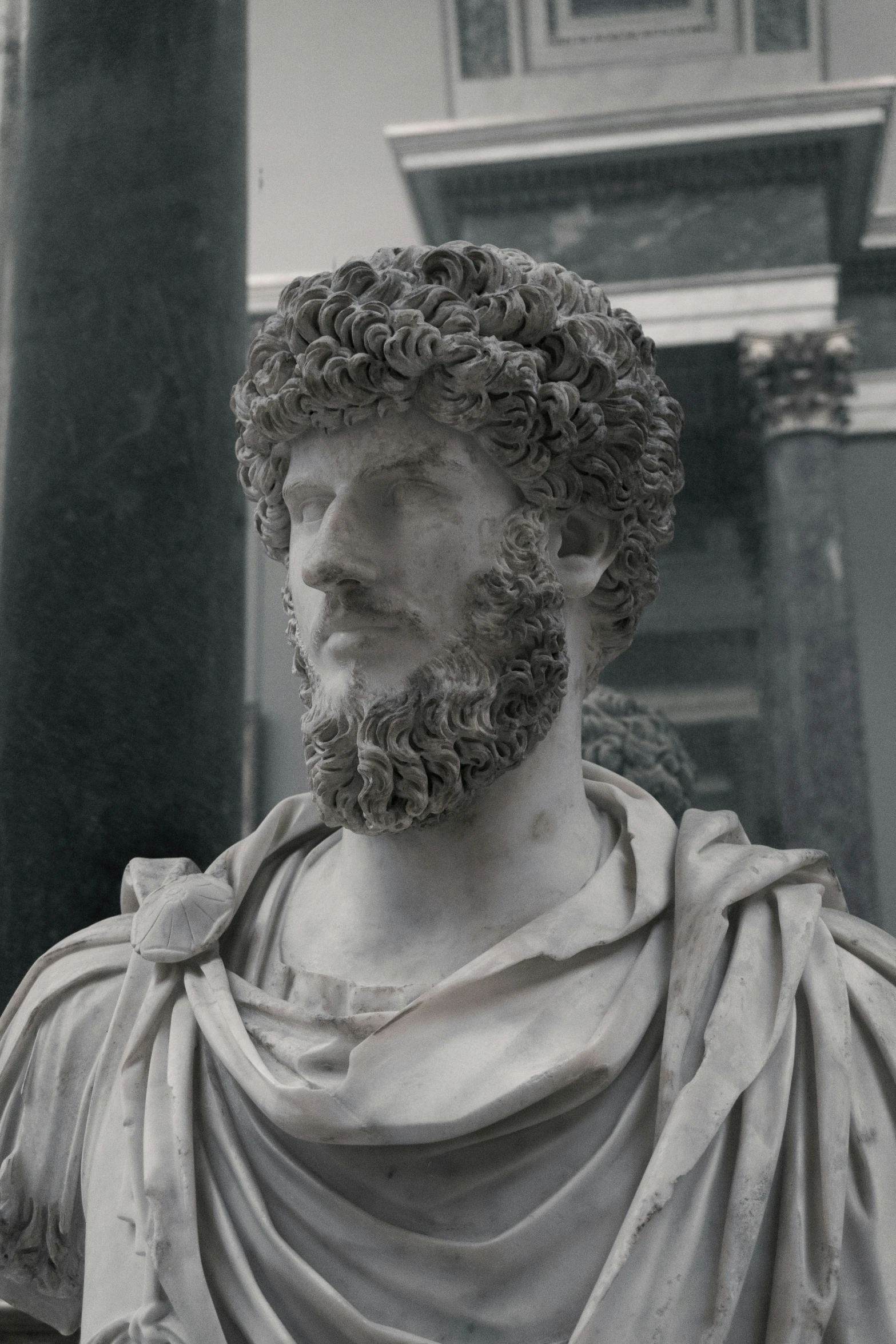 statue of a man with beard and wearing a frilly