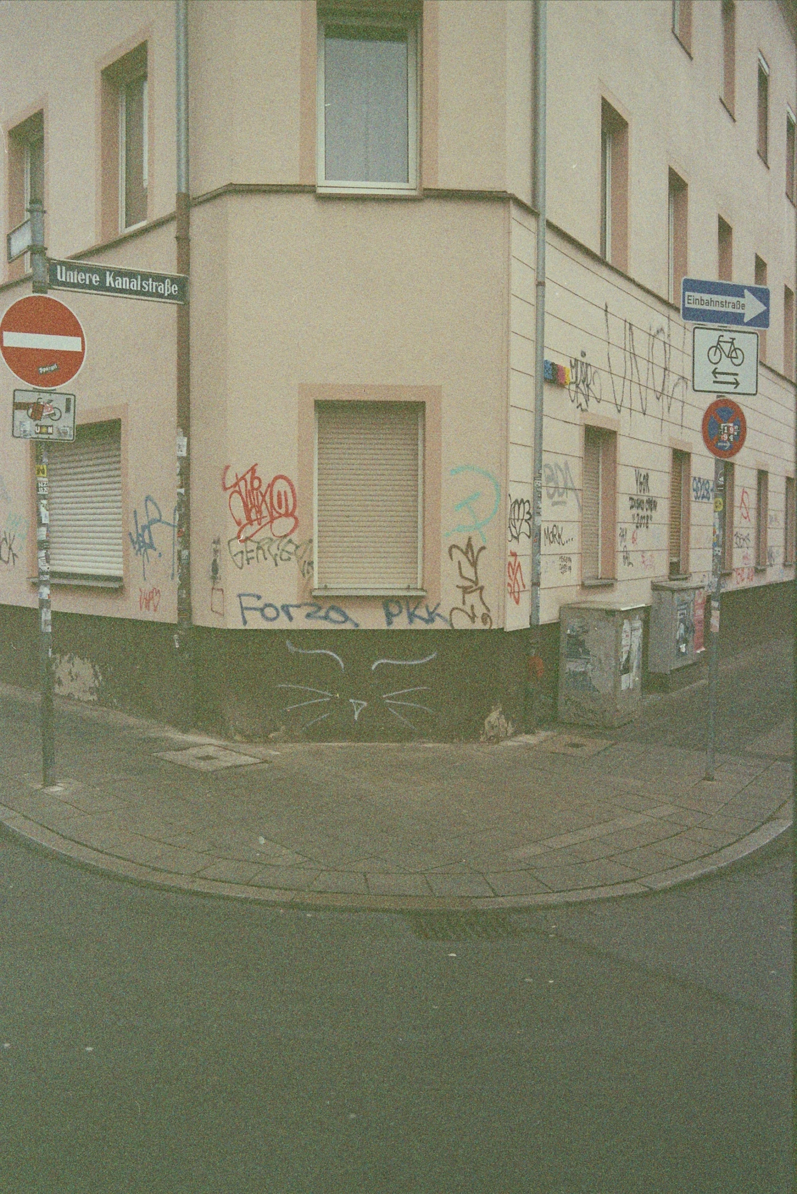 an image of a building with graffiti all over it