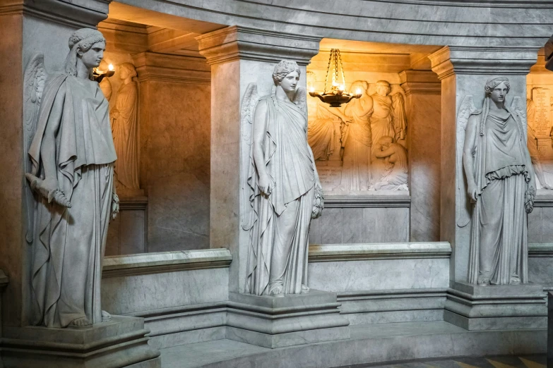 statues of the four main leaders of the united states at aham lincoln memorial