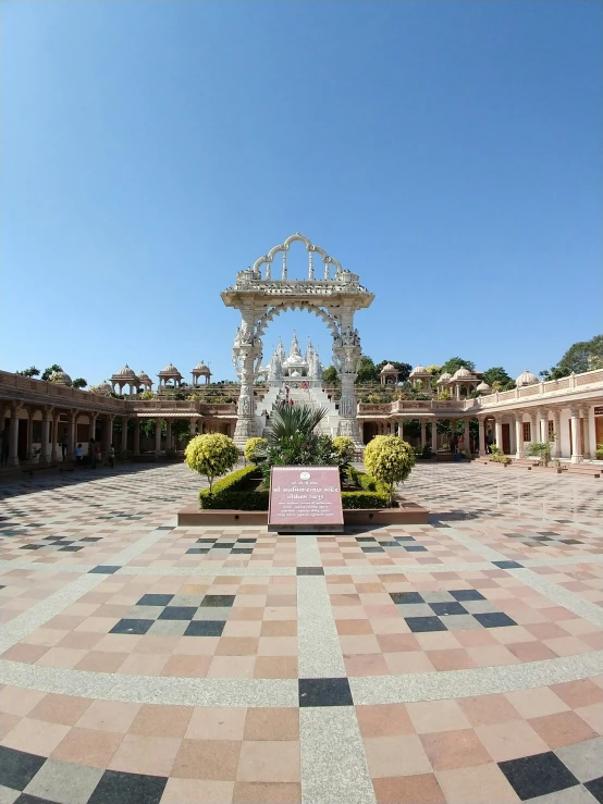 an outdoor courtyard of a palace with sculptures on it