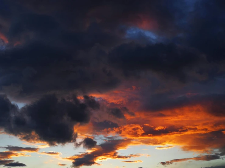 some very pretty sky and some clouds in the evening