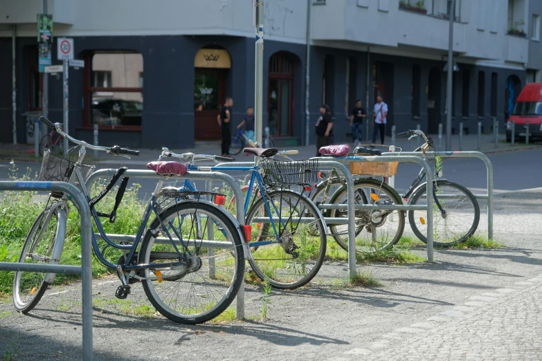 an array of parked bikes in a parking lot