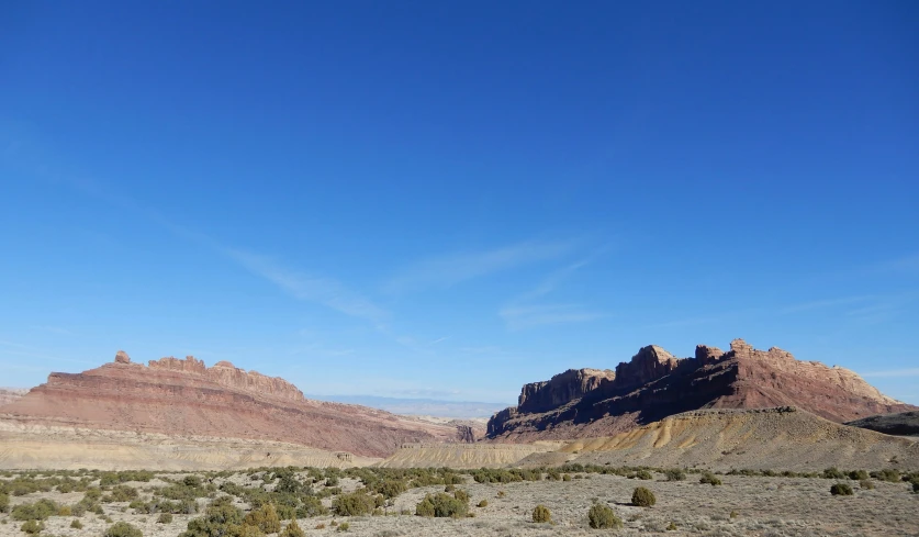 a beautiful day in the desert with no clouds