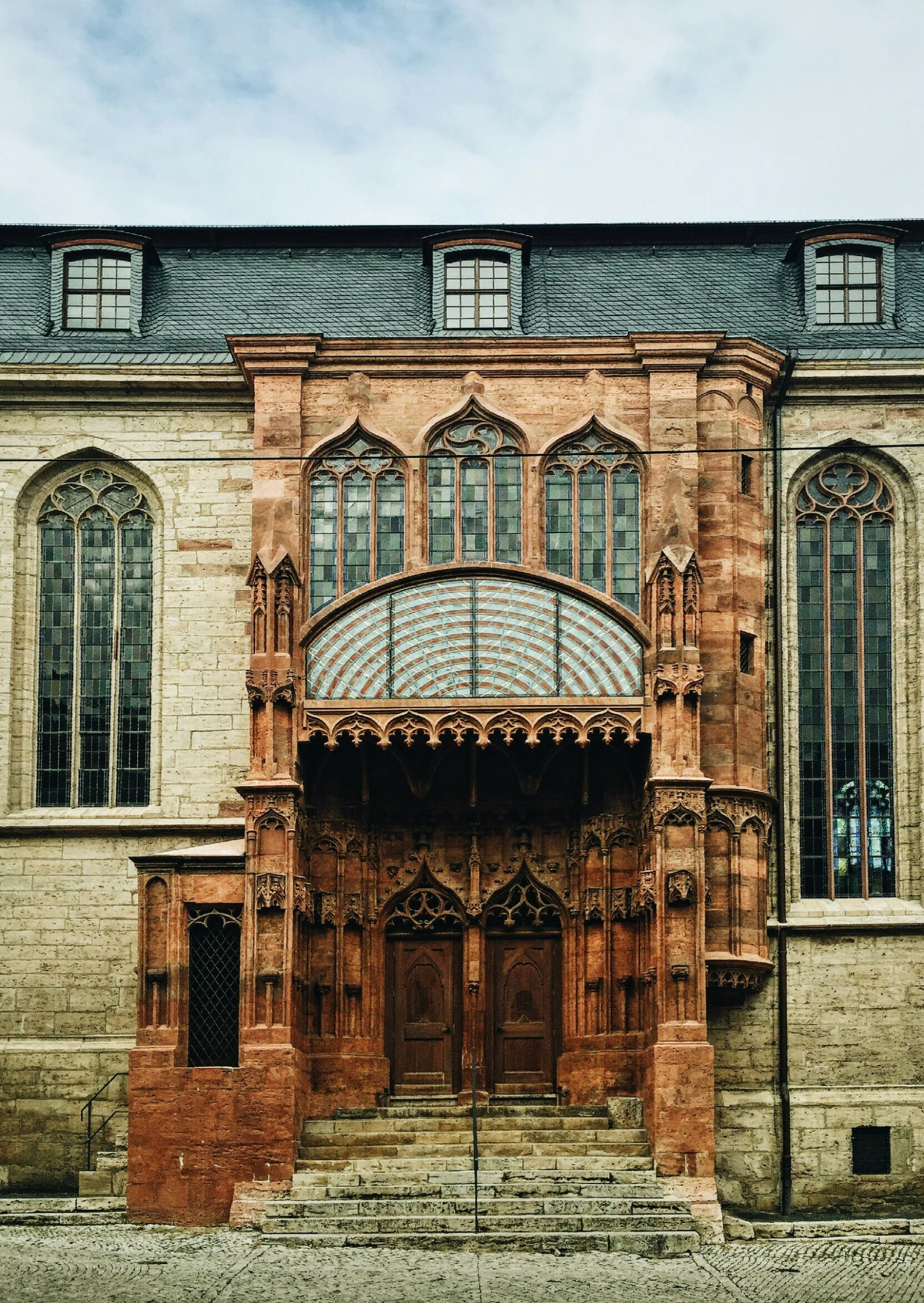 an old building with a big arched doorway