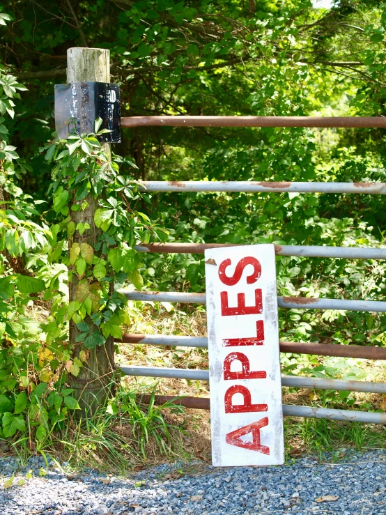 there is a sign that says stop by a fence