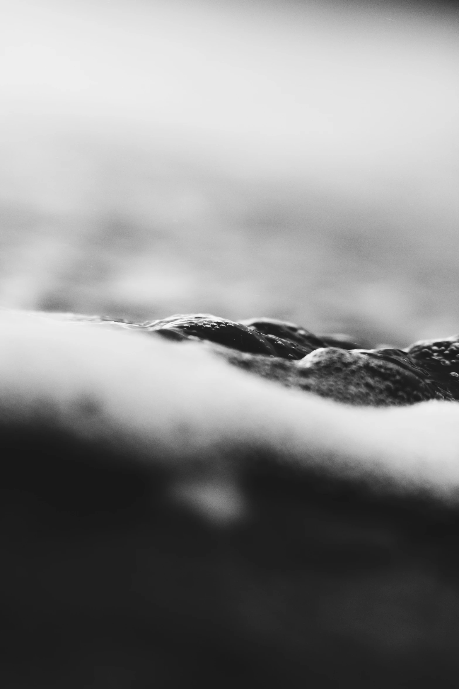 an image of waves in black and white