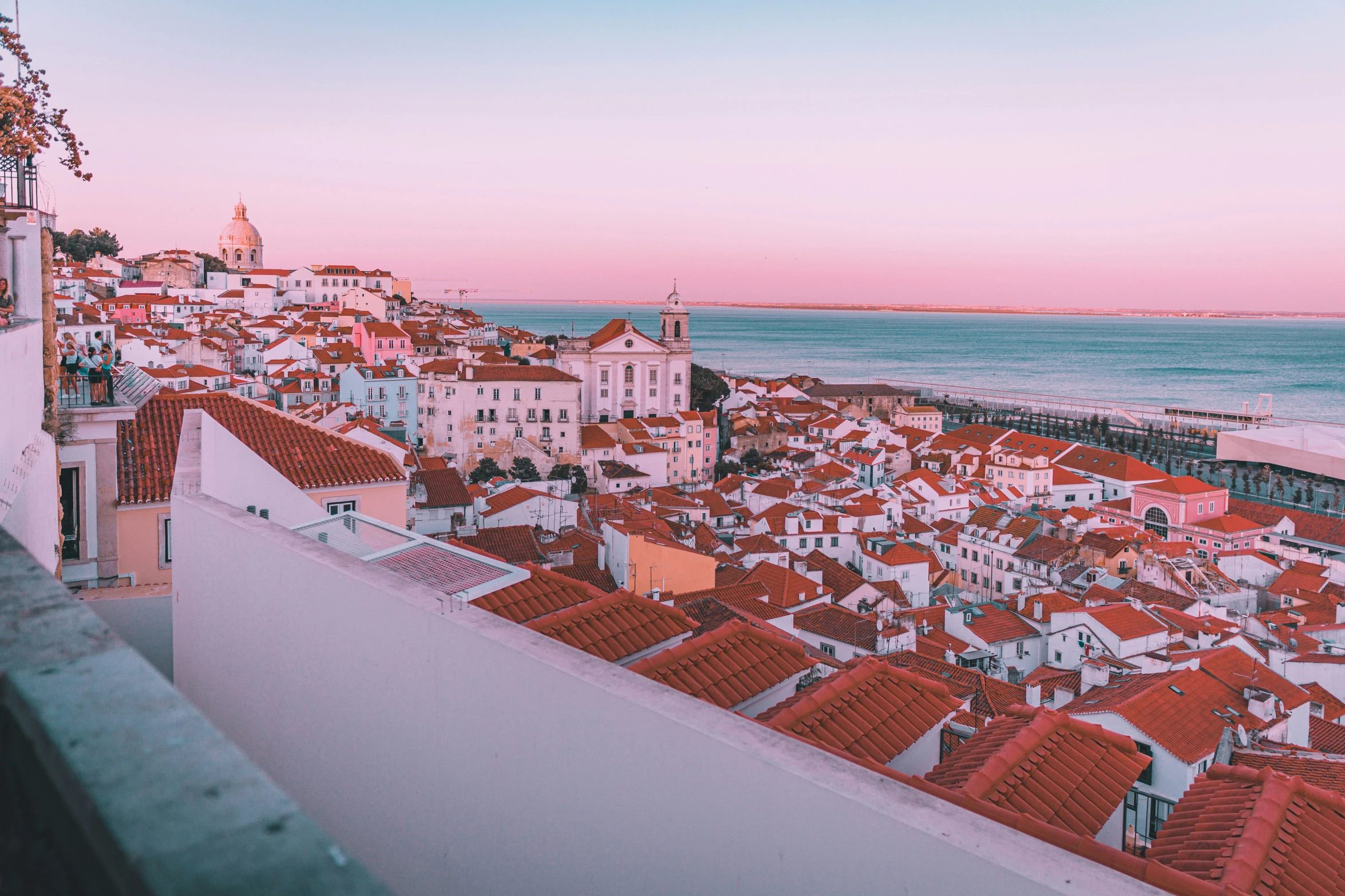 a very pretty red and white town with lots of roofs