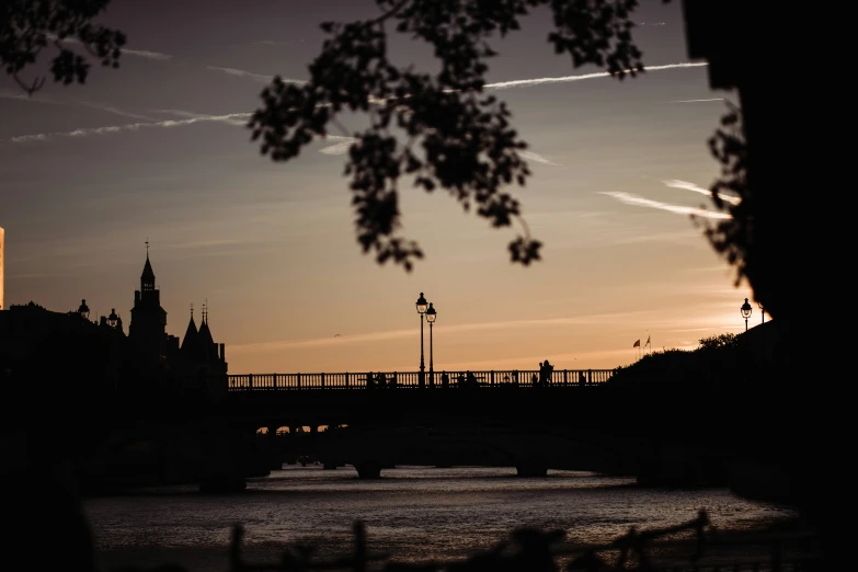 a bridge is crossing the river in a city