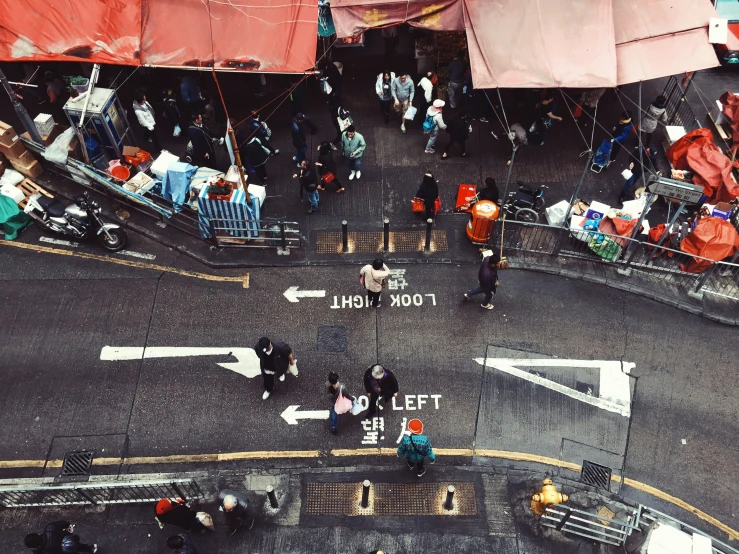 a city street filled with lots of people