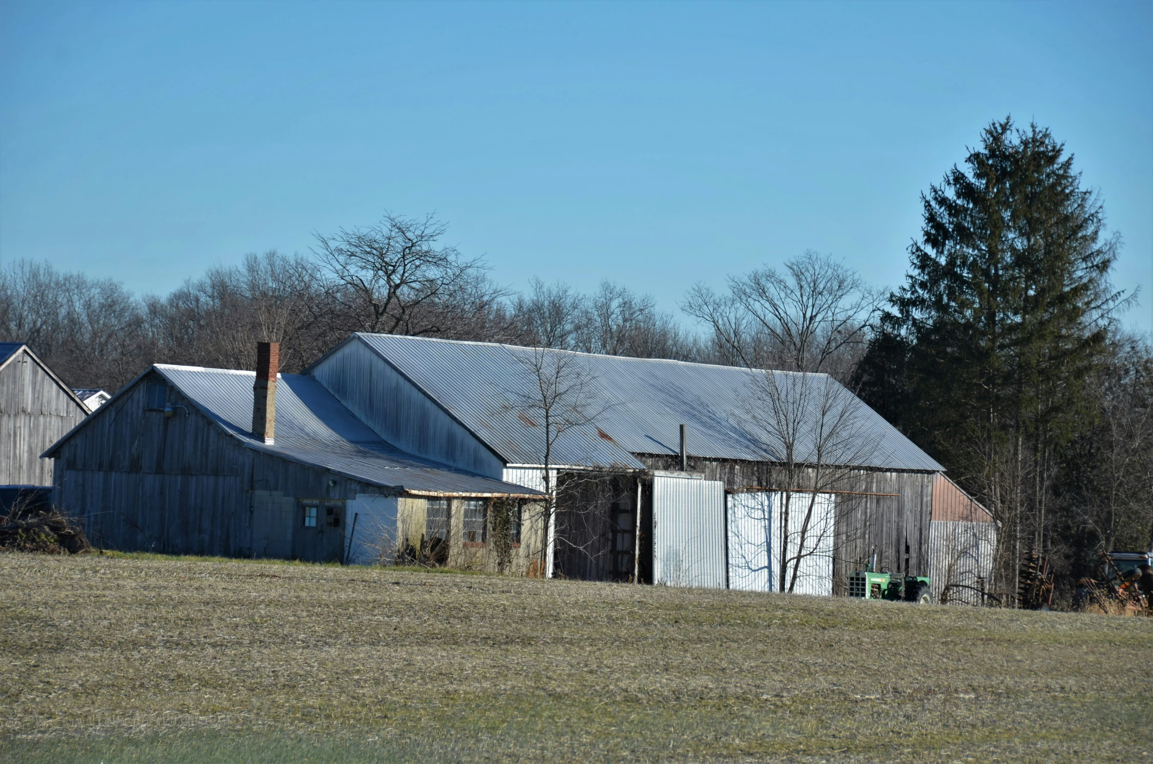 an old barn in the middle of nowhere