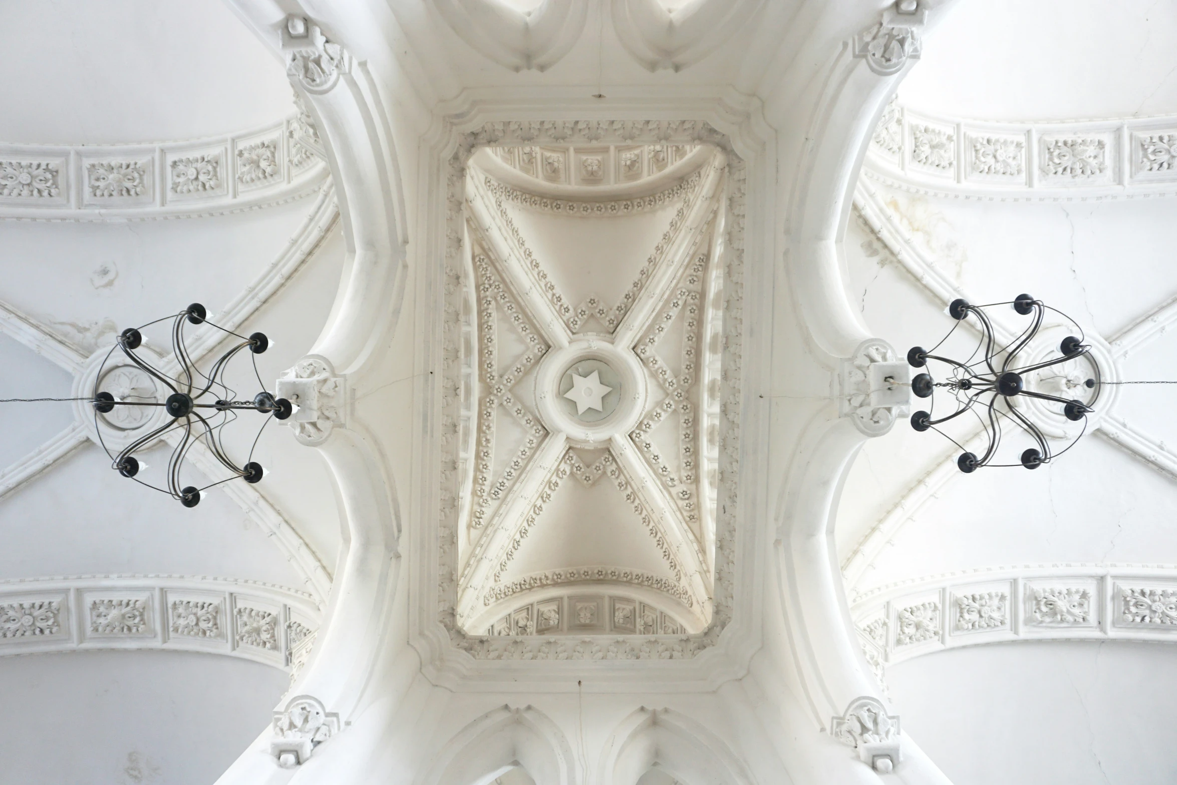 an architectural ceiling in a building with several black and white dots