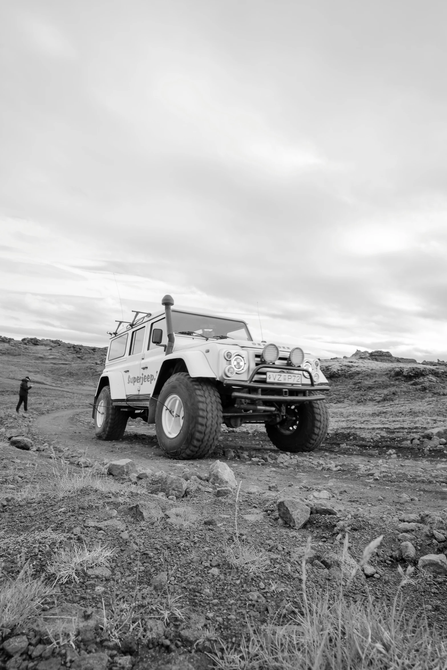 an off - road vehicle is shown parked in the desert