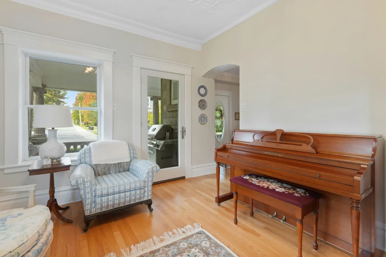 there is a piano and a chair in the living room